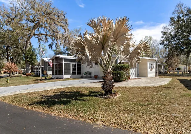 Photo 3 of Sale Pending at 2805 Kingswood Cir, Brooksville, FL 34604 | MLS# W7883401 | Listing updated on 2026-09-11