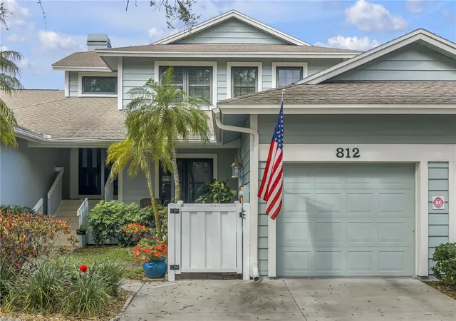 Townhouse for sale at 812 Amelia Ct NE, Saint Petersburg, FL 33702 | MLS# TB8481073