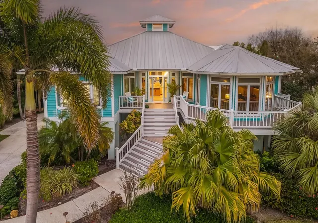 Photo 1 of Sale Pending at 746 Eagle Point Dr, Venice, FL 34285 | MLS# A4684361 | Listing updated on 2026-09-15