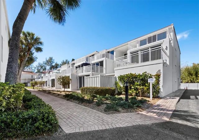 Photo 2 of Condo for sale at 5055 Gulf Of Mexico Dr #421, Longboat Key, FL 34228 | MLS# A4684543 | Listing updated on 2026-09-11