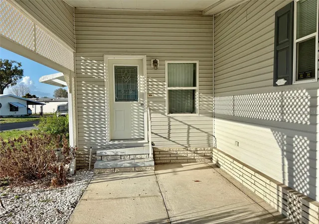 Photo 2 of Sale Pending at 6133 Grand Oaks Dr Se, Winter Haven, FL 33884 | MLS# L4959932 | Listing updated on 2026-09-13