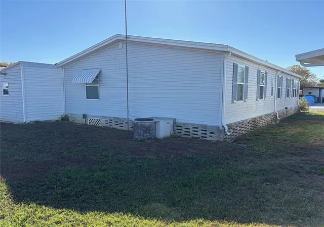 Photo 3 of Sale Pending at 6133 Grand Oaks Dr SE, Winter Haven, FL 33884 | MLS# L4959932 | Listing updated on 2026-09-13