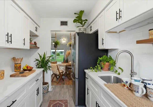 Photo 3 of Condo for sale at 6927 Pl De La Paix #6927, St Petersburg, FL 33707 | MLS# TB8484534 | Listing updated on 2026-09-23