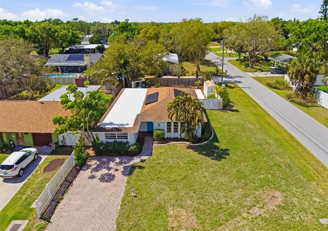 Photo 1 of Single family home for sale at 1097 Willis Ave, Sarasota, FL 34232 | MLS# A4685461 | Listing updated on 2026-09-15