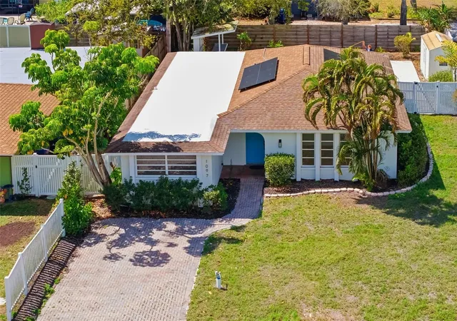 Photo 3 of Single family home for sale at 1097 Willis Ave, Sarasota, FL 34232 | MLS# A4685461 | Listing updated on 2026-09-15