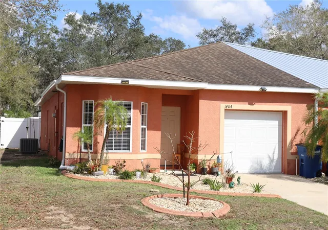 Single family home for sale at 1404 Las Villas Blvd, SEBRING, FL 33870 | MLS# P4938093