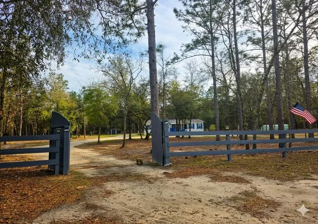 Photo 2 of Manufactured home for sale at 10630 Ne 80th Street, Bronson, FL 32621 | MLS# TB8484993 | Listing updated on 2026-09-10