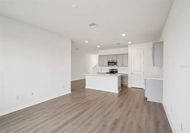 Photo 3 of Townhouse for sale at 31477 Spanish Mission Rd, San Antonio, FL 33576 | MLS# TB8485072 | Listing updated on 2026-10-07