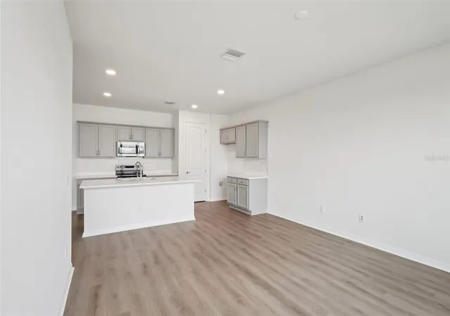 Photo 4 of Townhouse for sale at 31477 Spanish Mission Rd, San Antonio, FL 33576 | MLS# TB8485072 | Listing updated on 2026-10-07
