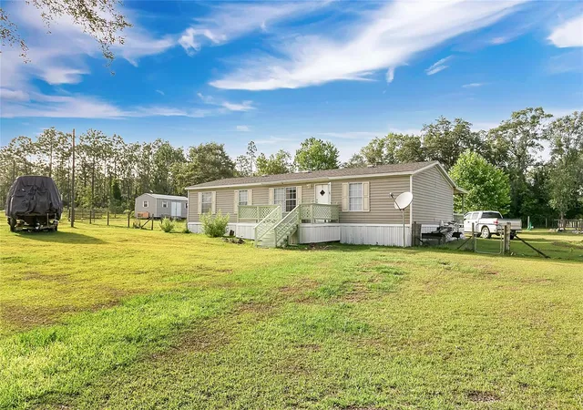 Photo 3 of Manufactured home for sale at 12531 Ne 18th Street, Williston, FL 32696 | MLS# OM720577 | Listing updated on 2026-09-22