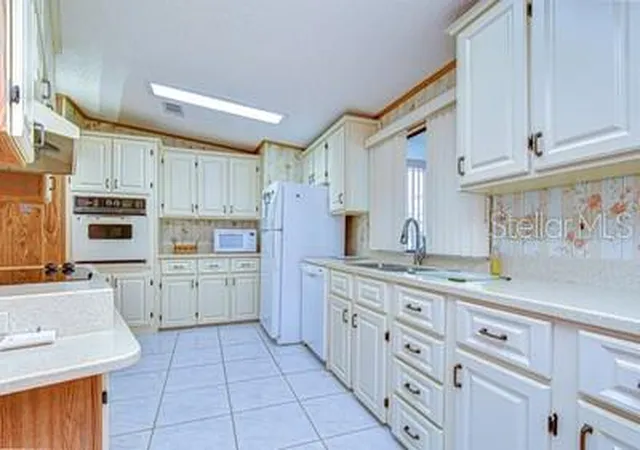 Photo 4 of Manufactured home for sale at 35909 Bueno Dr, Zephyrhills, FL 33541 | MLS# TB8485564 | Listing updated on 2026-09-09