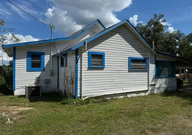 Photo 3 of Sale Pending at 107 Mason Rd, Interlachen, FL 32148 | MLS# TB8485581 | Listing updated on 2026-09-10