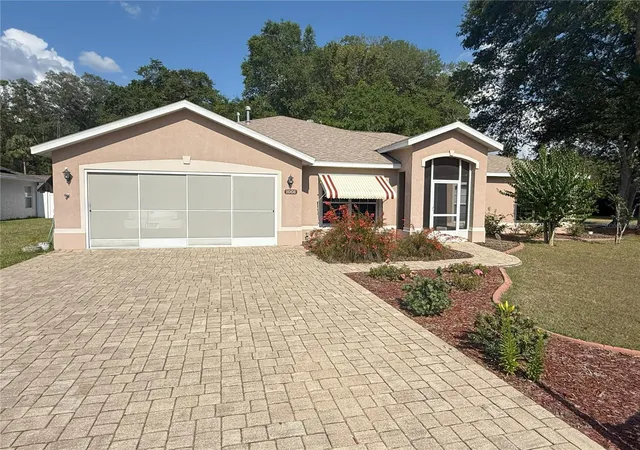 Photo 2 of Single family home for sale at 1001 Ne 22nd Avenue, Ocala, FL 34470 | MLS# OM720641 | Listing updated on 2026-09-14