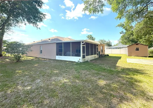 Photo 3 of Single family home for sale at 1001 NE 22nd Avenue, Ocala, FL 34470 | MLS# OM720641 | Listing updated on 2026-09-14