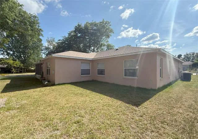 Photo 4 of Single family home for sale at 1001 NE 22nd Avenue, Ocala, FL 34470 | MLS# OM720641 | Listing updated on 2026-09-14