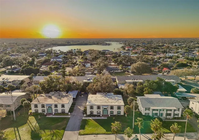 Photo 2 of Condo for sale at 1338 Snell Isle Blvd Ne #2, Saint Petersburg, FL 33704 | MLS# TB8485656 | Listing updated on 2026-09-14