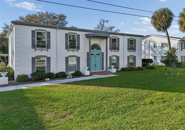 Photo 3 of Condo for sale at 1338 Snell Isle Blvd Ne #2, Saint Petersburg, FL 33704 | MLS# TB8485656 | Listing updated on 2026-09-14
