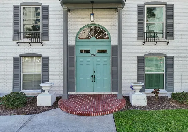 Listing Photo 4 - Condo for sale in building located at 1338 Snell Isle Blvd Ne, ST PETERSBURG, FL 33704 - Unit #2