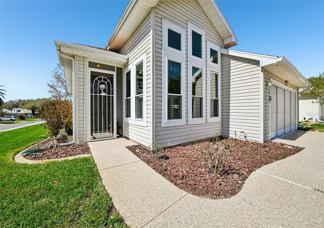 Photo 1 of Single family home for sale at 6105 Dory Way, Tavares, FL 32778 | MLS# OM720727 | Listing updated on 2026-10-07
