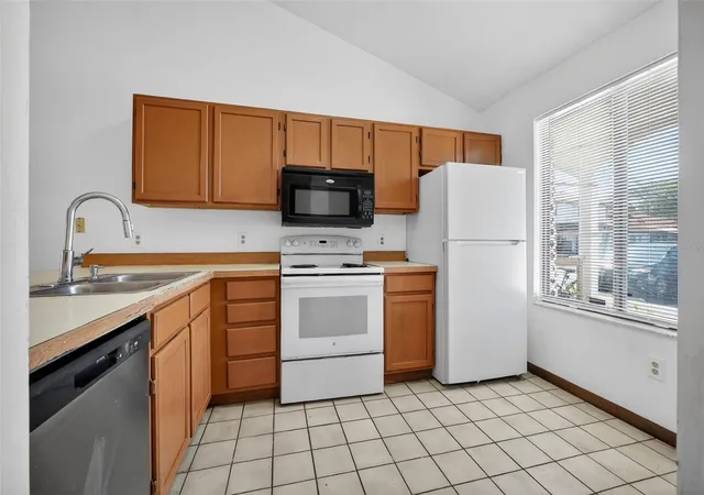 Photo 3 of Townhouse for sale at 3559 Forest Branch Dr #Apt E, Port Orange, FL 32129 | MLS# V4947885 | Listing updated on 2026-09-14