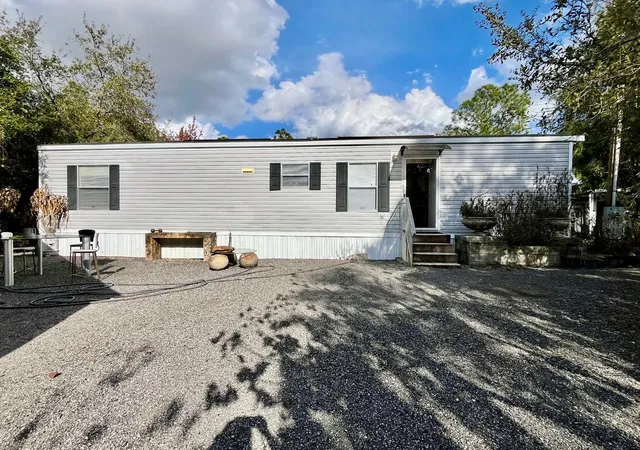Photo 2 of Manufactured home for sale at 345 N Hacienda St, Clewiston, FL 33440 | MLS# OM720807 | Listing updated on 2026-10-05