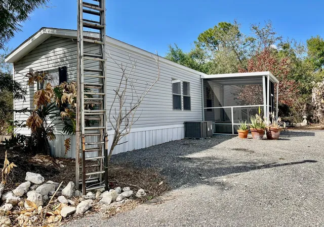 Photo 4 of Manufactured home for sale at 345 N Hacienda St, Clewiston, FL 33440 | MLS# OM720807 | Listing updated on 2026-10-05