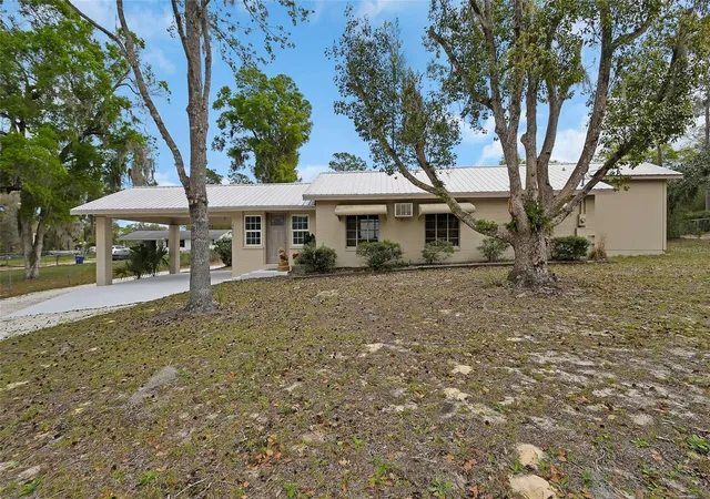 Photo 3 of Single family home for sale at 4611 Grand Ave, De Leon Springs, FL 32130 | MLS# V4947922 | Listing updated on 2026-09-24