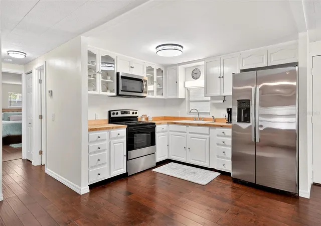 Photo 4 of Manufactured home for sale at 7 Cocos Plumosa Dr #A, Eustis, FL 32726 | MLS# G5109650 | Listing updated on 2026-10-03