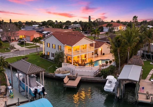 Photo 3 of Single family home for sale at 350 Harbor Psge, Clearwater Beach, FL 33767 | MLS# TB8487226 | Listing updated on 2026-09-15