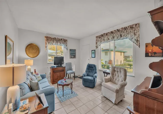 Photo 3 of Condo for sale at 1600 W Lake Parker Dr #B9, Lakeland, FL 33805 | MLS# L4960345 | Listing updated on 2026-09-11