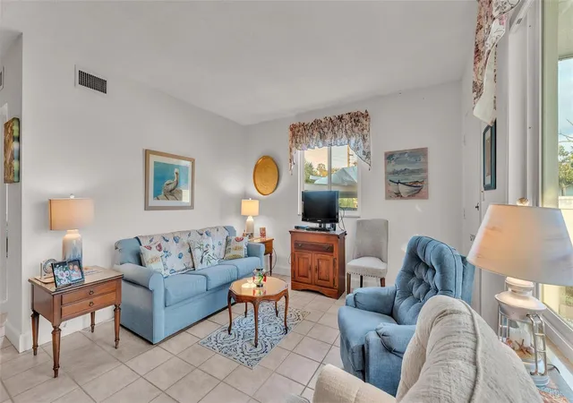 Photo 4 of Condo for sale at 1600 W Lake Parker Dr #B9, Lakeland, FL 33805 | MLS# L4960345 | Listing updated on 2026-09-11