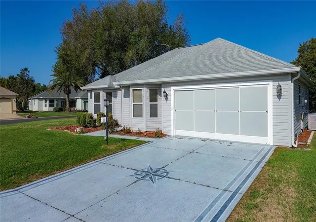 Photo 3 of Sale Pending at 2129 Zaragoza Pl, Lady Lake, FL 32159 | MLS# G5109884 | Listing updated on 2026-09-13