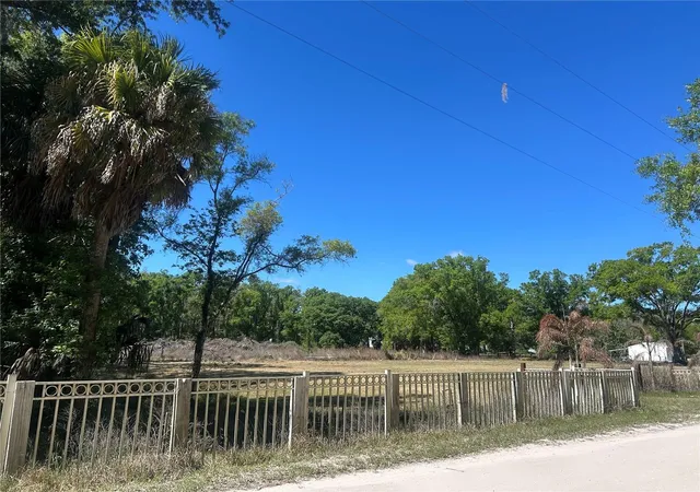 Photo 4 of Sale Pending at 1565 Creek Rd, Wesley Chapel, FL 33543 | MLS# TB8489153 | Listing updated on 2026-09-12
