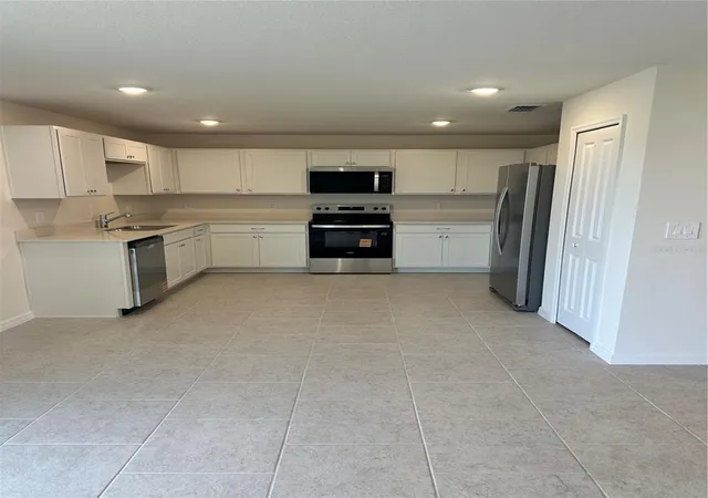 Photo 2 of Sale Pending at 260 Spindlewood Blvd, Dundee, FL 33838 | MLS# C7523784 | Listing updated on 2026-09-14