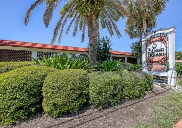 Listing Photo 4 - Condo for sale in building located at 6154 Midnight Pass Rd, Sarasota, FL 34242 - Unit #7C