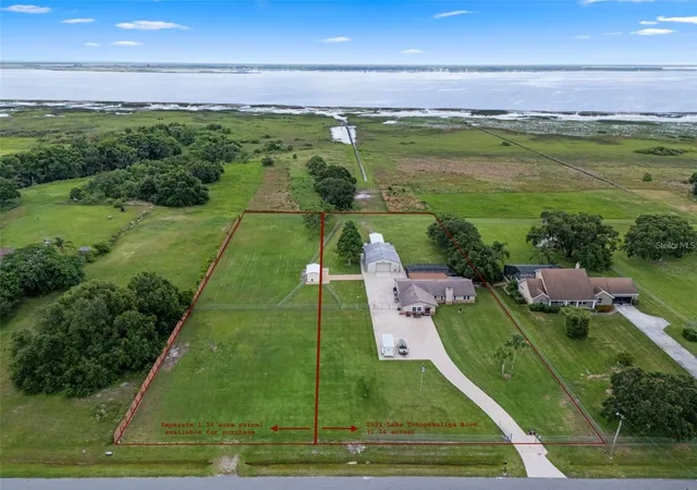 Photo 1 of Single family home for sale at 2921 Lake Tohopekaliga Blvd, Kissimmee, FL 34746 | MLS# O6393654 | Listing updated on 2026-09-25