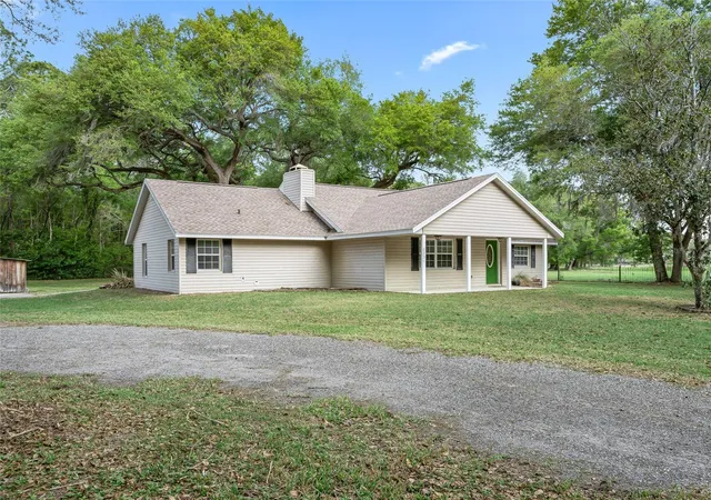 Single family home for sale at 8234 S US 301, BUSHNELL, FL 33513 | MLS# G5110149
