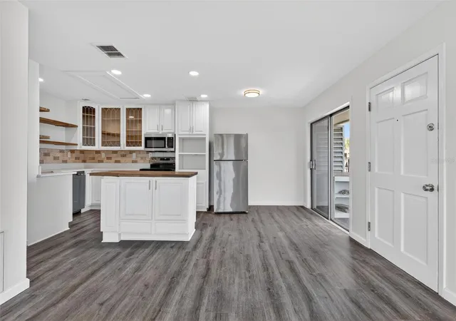 Photo 3 of Condo for sale at 1935 Conway Rd #F6, Orlando, FL 32812 | MLS# O6394212 | Listing updated on 2026-10-26