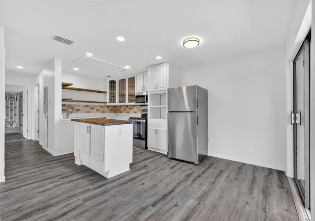 Photo 4 of Condo for sale at 1935 Conway Rd #F6, Orlando, FL 32812 | MLS# O6394212 | Listing updated on 2026-10-26