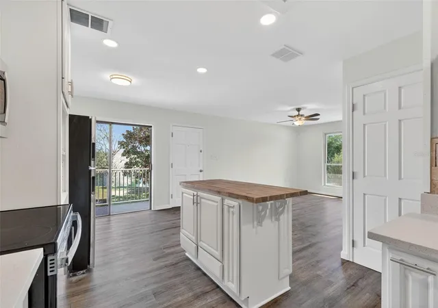Photo 2 of Condo for sale at 1935 Conway Rd #F6, Orlando, FL 32812 | MLS# O6394212 | Listing updated on 2026-09-25