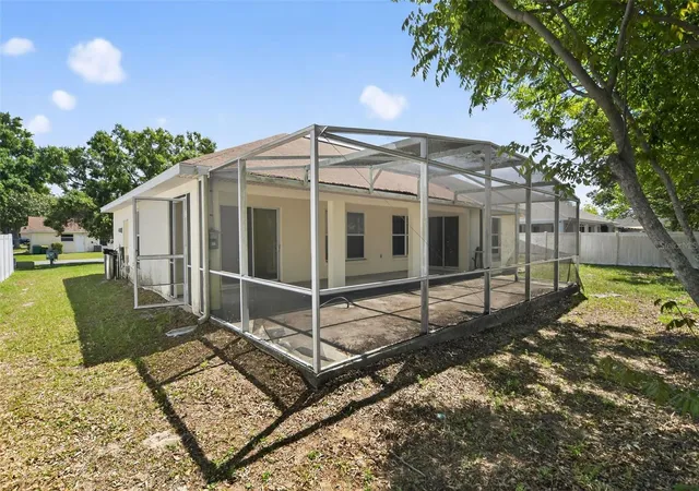 Photo 4 of Single family home for sale at 2518 Maywood St, Eustis, FL 32726 | MLS# O6394555 | Listing updated on 2026-09-24