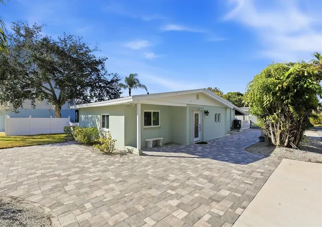 Photo 2 of Single family home for sale at 302 Georgia Ave, Crystal Beach, FL 34681 | MLS# TB8491909 | Listing updated on 2026-10-04
