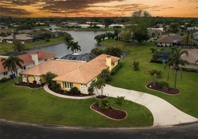 Photo 1 of Single family home for sale at 1800 Liesl Dr E, Venice, FL 34293 | MLS# TB8492591 | Listing updated on 2026-10-02