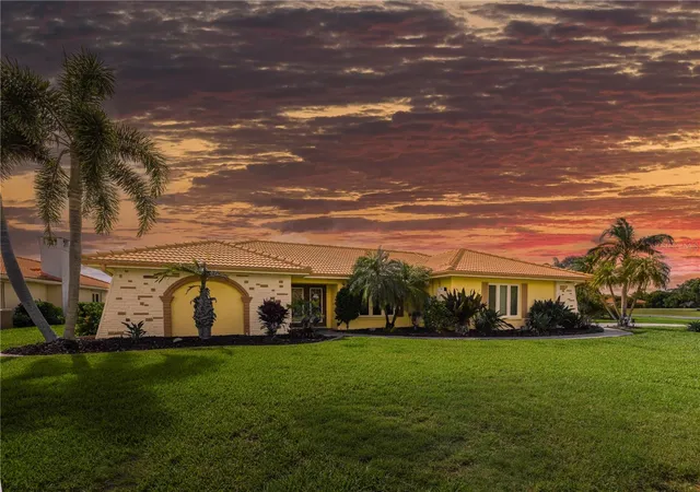 Photo 2 of Single family home for sale at 1800 Liesl Dr E, Venice, FL 34293 | MLS# TB8492591 | Listing updated on 2026-10-02