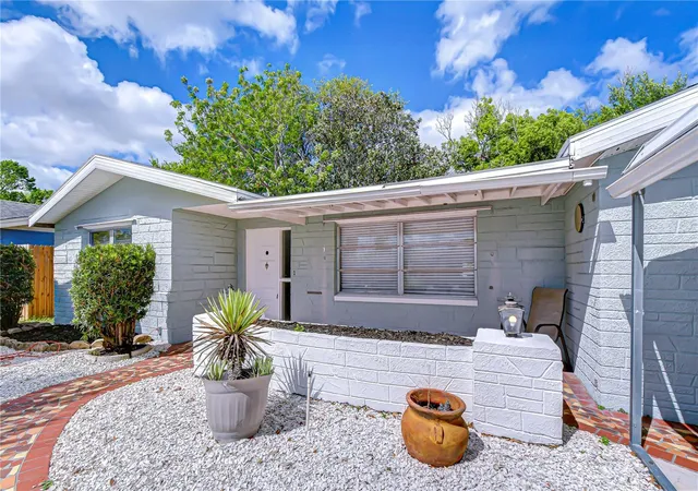 Photo 4 of Single family home for sale at 10901 Oldham Rd, Port Richey, FL 34668 | MLS# W7884405 | Listing updated on 2026-09-25