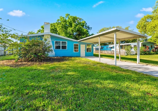 Photo 2 of Single family home for sale at 2521 Highland Acres Dr, Clearwater, FL 33761 | MLS# TB8493726 | Listing updated on 2026-09-22