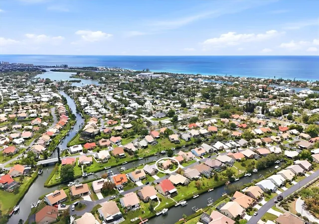 Photo 3 of Single family home for sale at 140 Inlets Blvd #140, Nokomis, FL 34275 | MLS# A4689002 | Listing updated on 2026-09-28