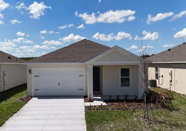 Photo 1 of Sale Pending at 1076 Bear Hammock Dr, Umatilla, FL 32784 | MLS# O6397485 | Listing updated on 2026-09-13