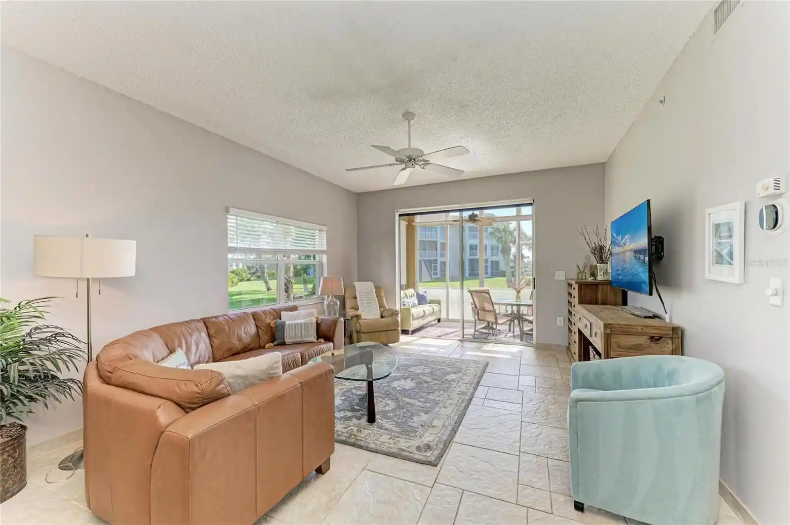 Listing Photo 2 - Condo for sale in 9620 Clb S Cir located at 9620 Clb S Cir, Sarasota, FL 34238 - Unit #5108