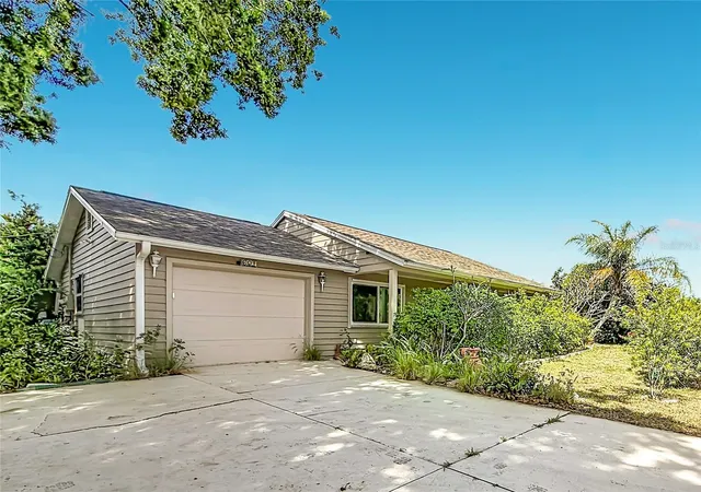 Photo 3 of Single family home for sale at 601 E Seminole Dr, Venice, FL 34293 | MLS# S5147610 | Listing updated on 2026-09-15